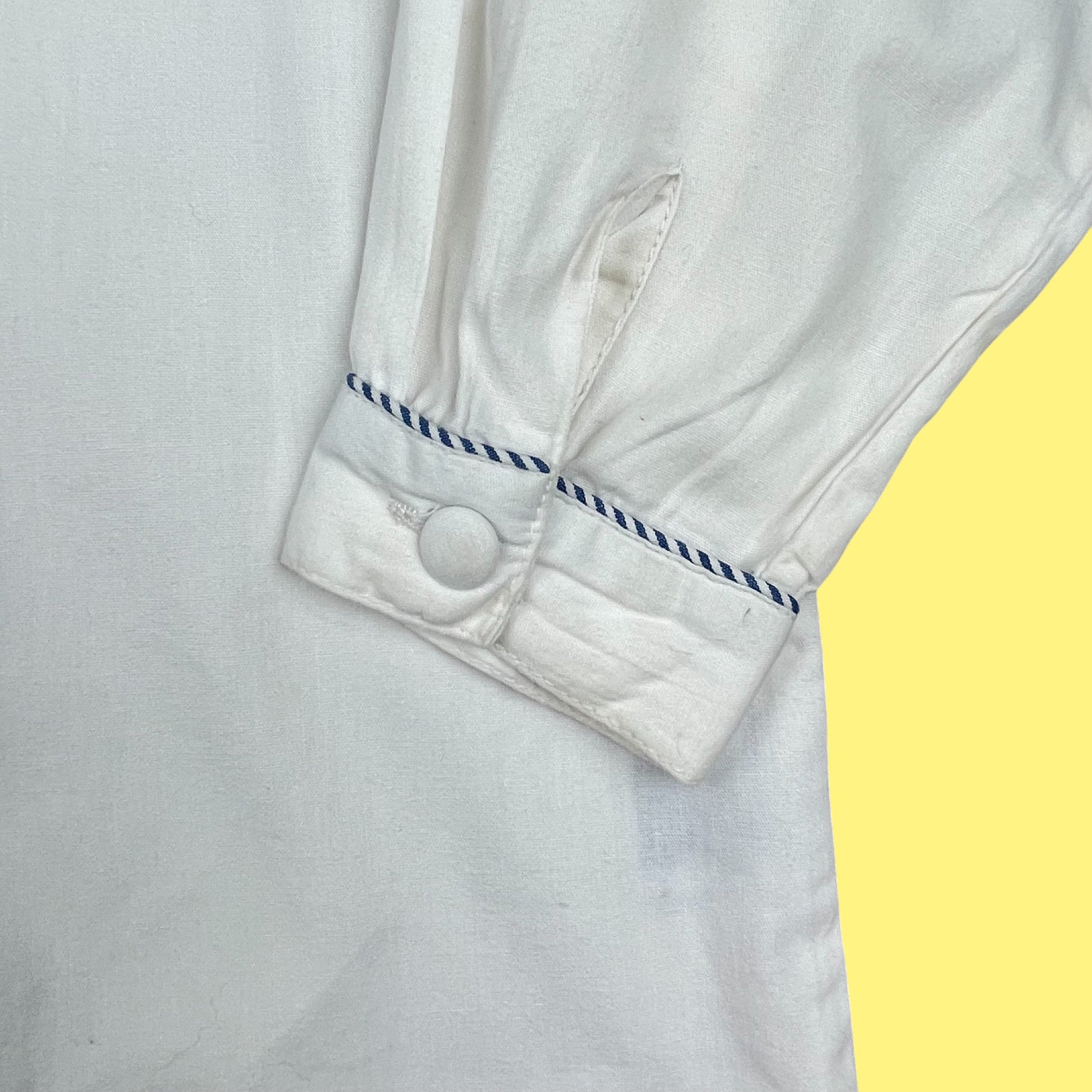 Chemisier vintage brodé 3 ans