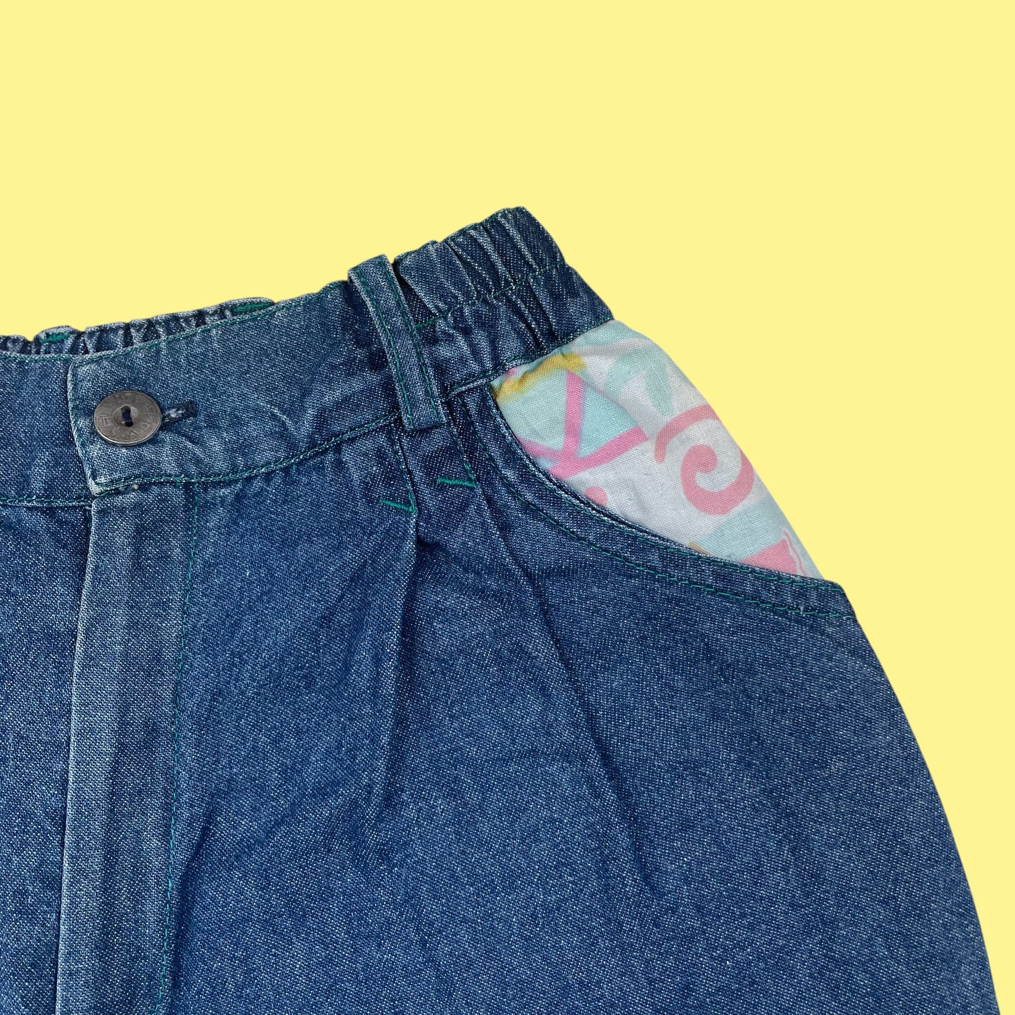 Short jean neuf 6 et 8 ans